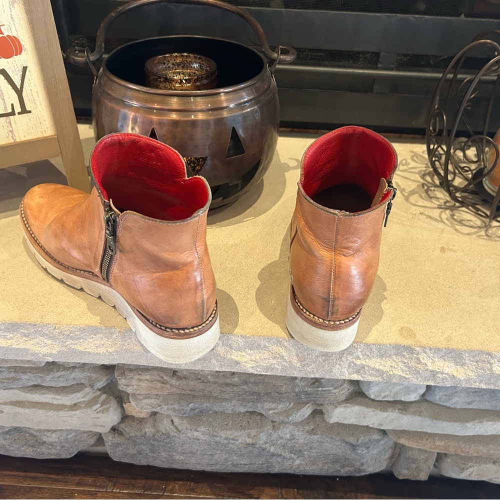 Bed Stu Tan Ankle Boots with Red Interior - Picture 5 of 10